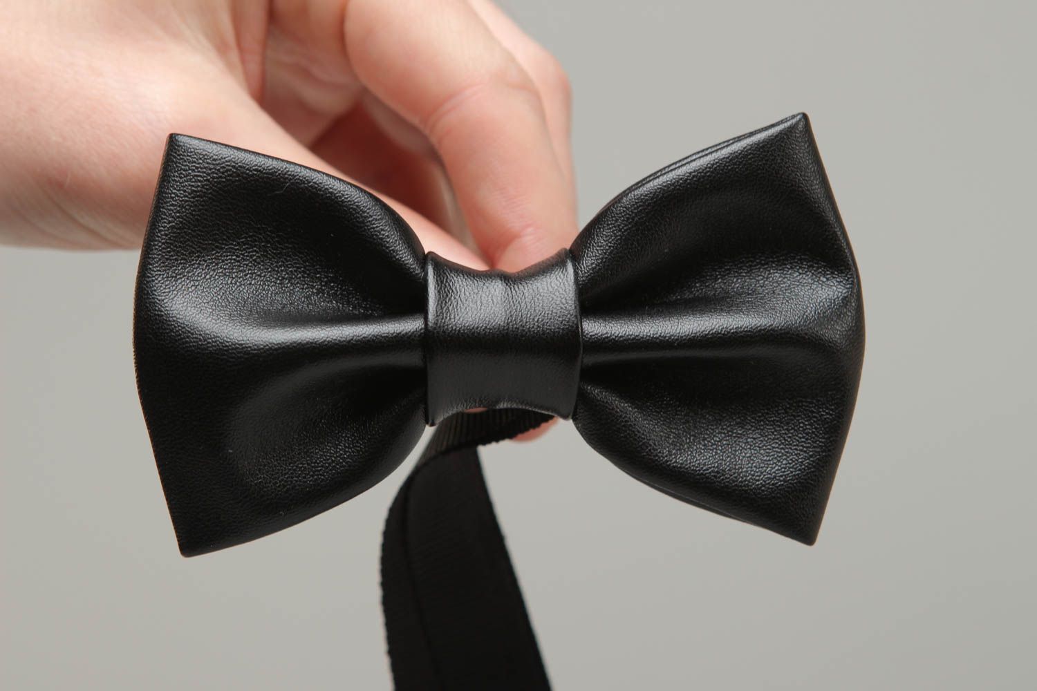 Black bow tie made of leather fabric photo 4