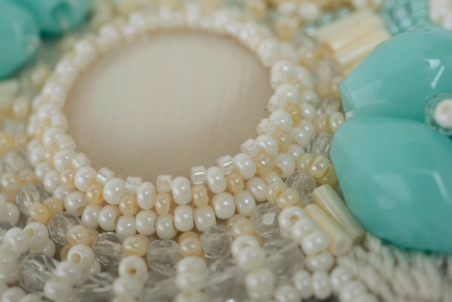 Collier en turquoise naturelle et perles de rocaille fait main couleurs pastel photo 3