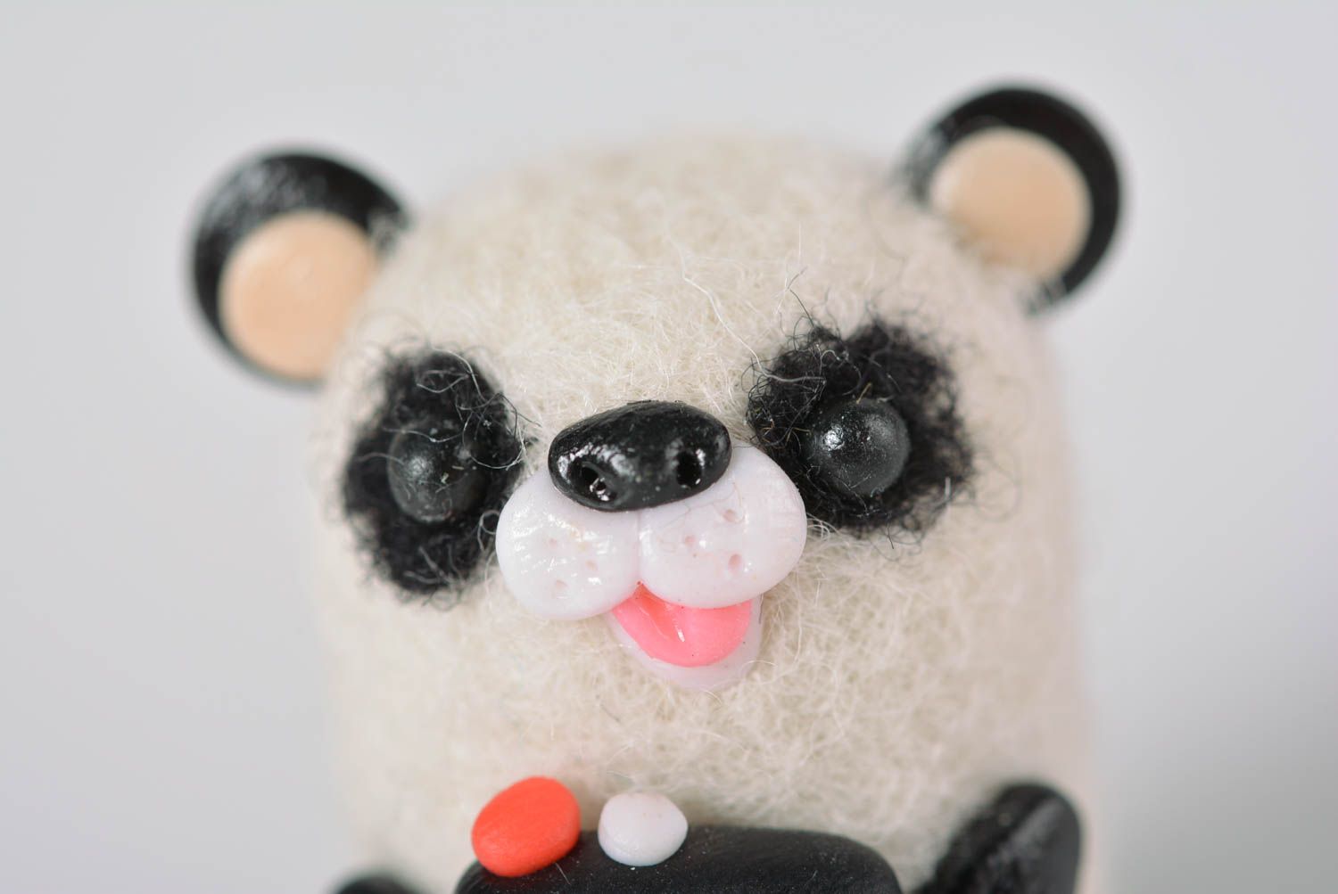 Gefilzte Figur handmade Panda Spielzeug originelle Geschenke weiß schwarz foto 2