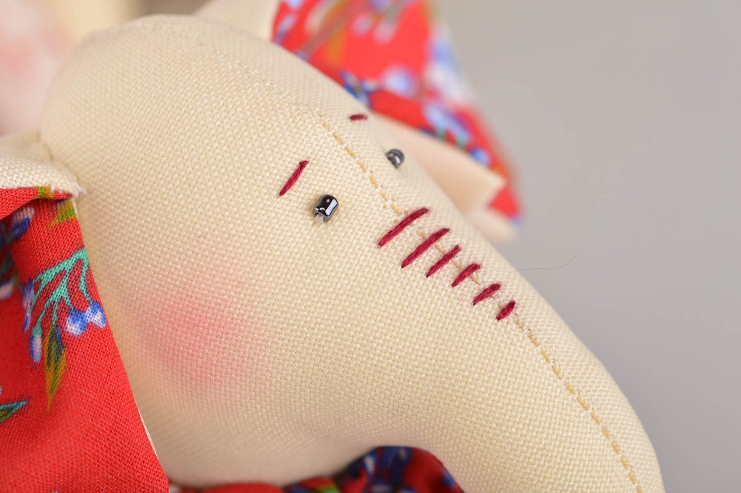 Тканевая игрушка слоник в цветочном платье ручной работы детская красивая фото 2