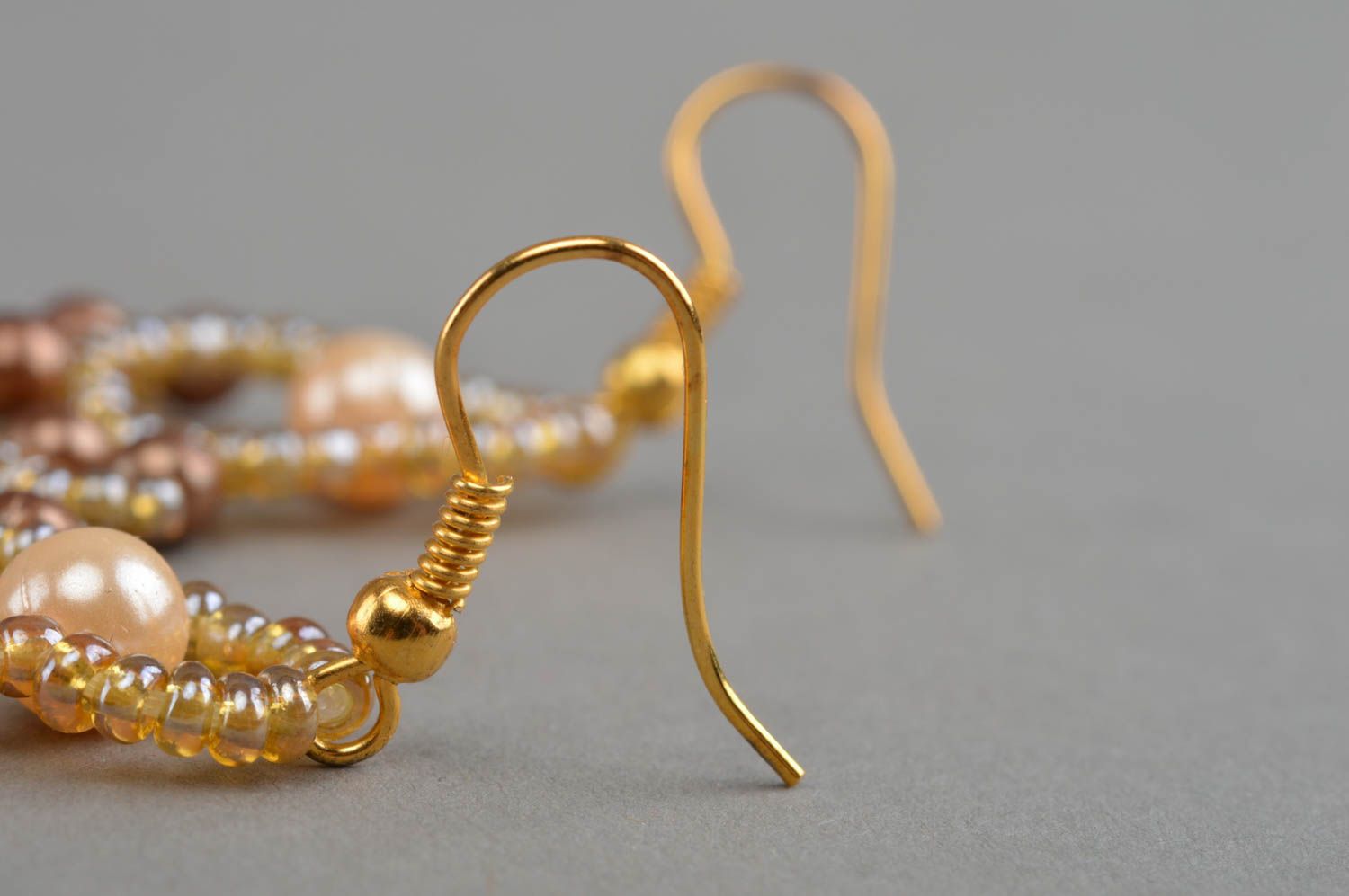 Handmade Ohrringe aus Glasperlen und Kunstperlen für zierliche elegante Damen foto 4
