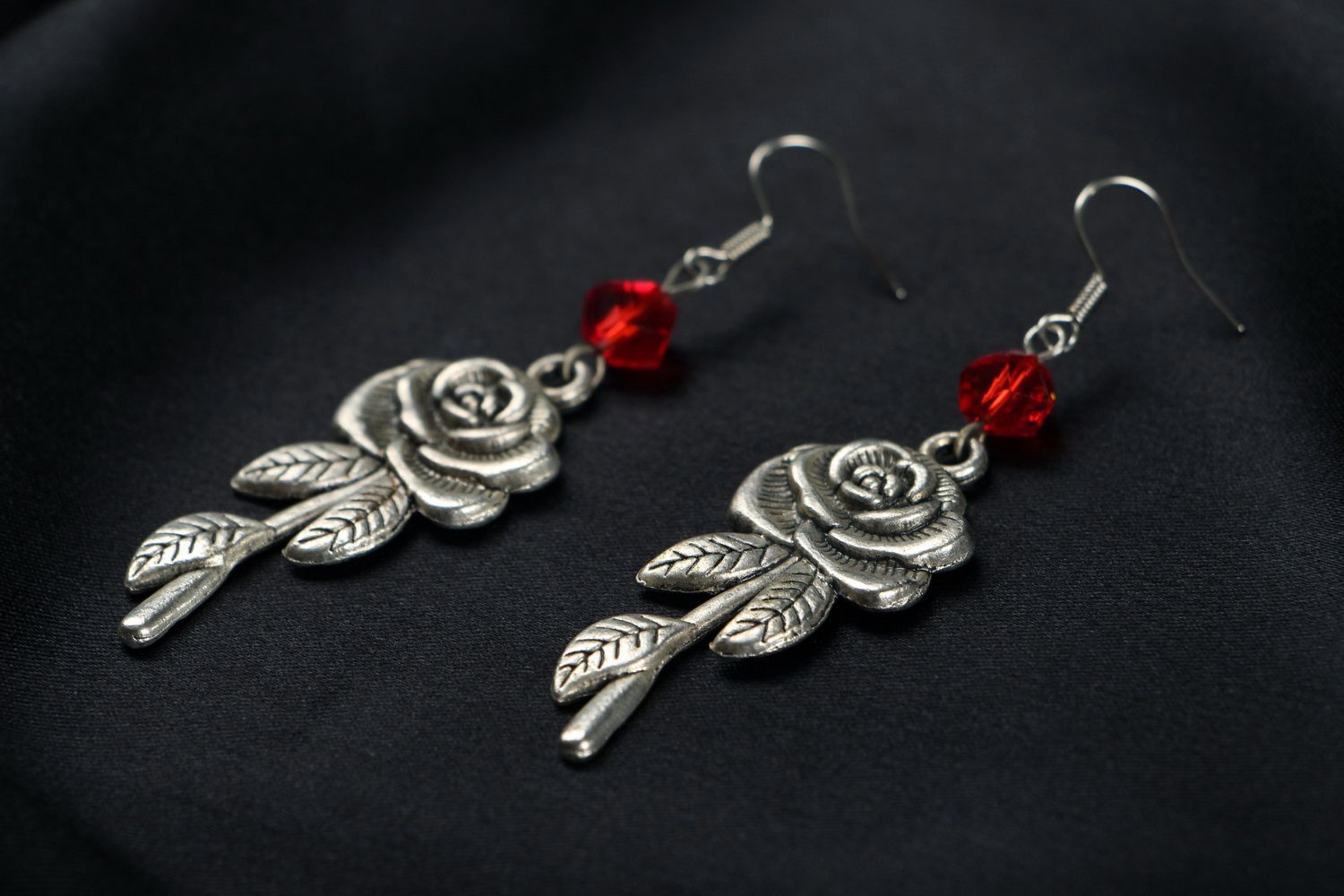 Long metal earrings Roses photo 2