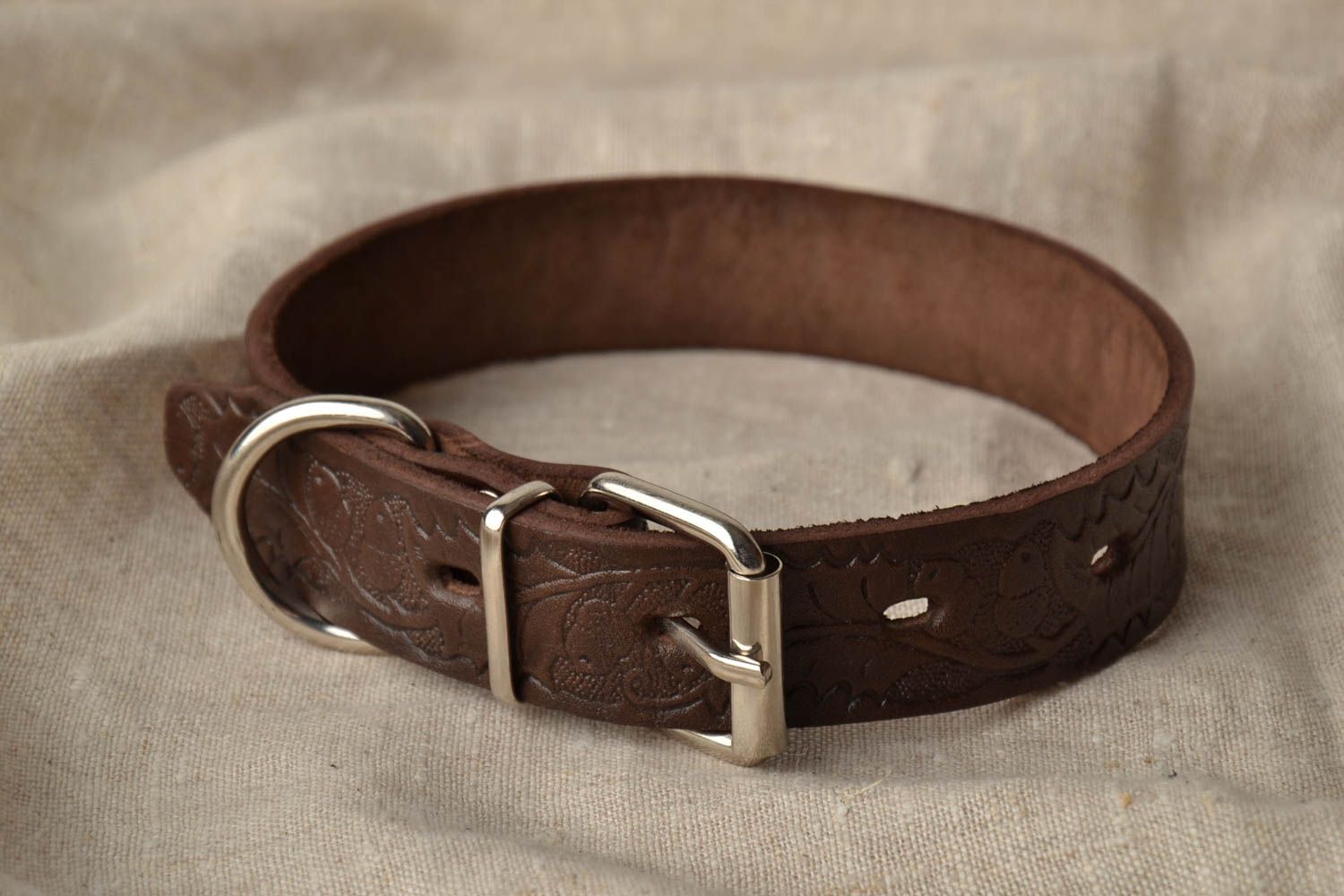 Beautiful leather dog collar with designer stamping Acorns photo 1