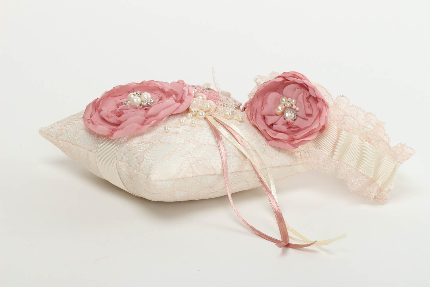 Beautiful handmade wedding accessories set ring bearer pillow bridal garter photo 1
