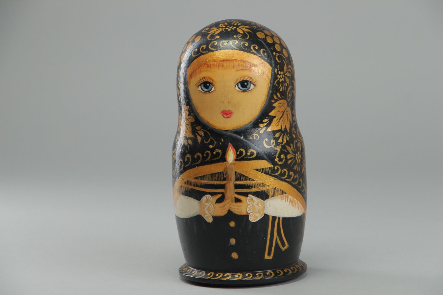 Matrioska de siete muñecas rusas hechas a mano de madera y pintadas foto 1