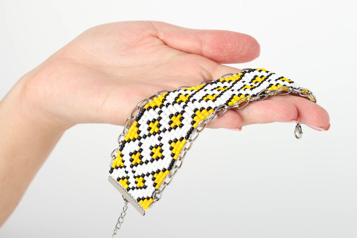Chain ethnic handmade white, yellow and black beads bracelet for women photo 5