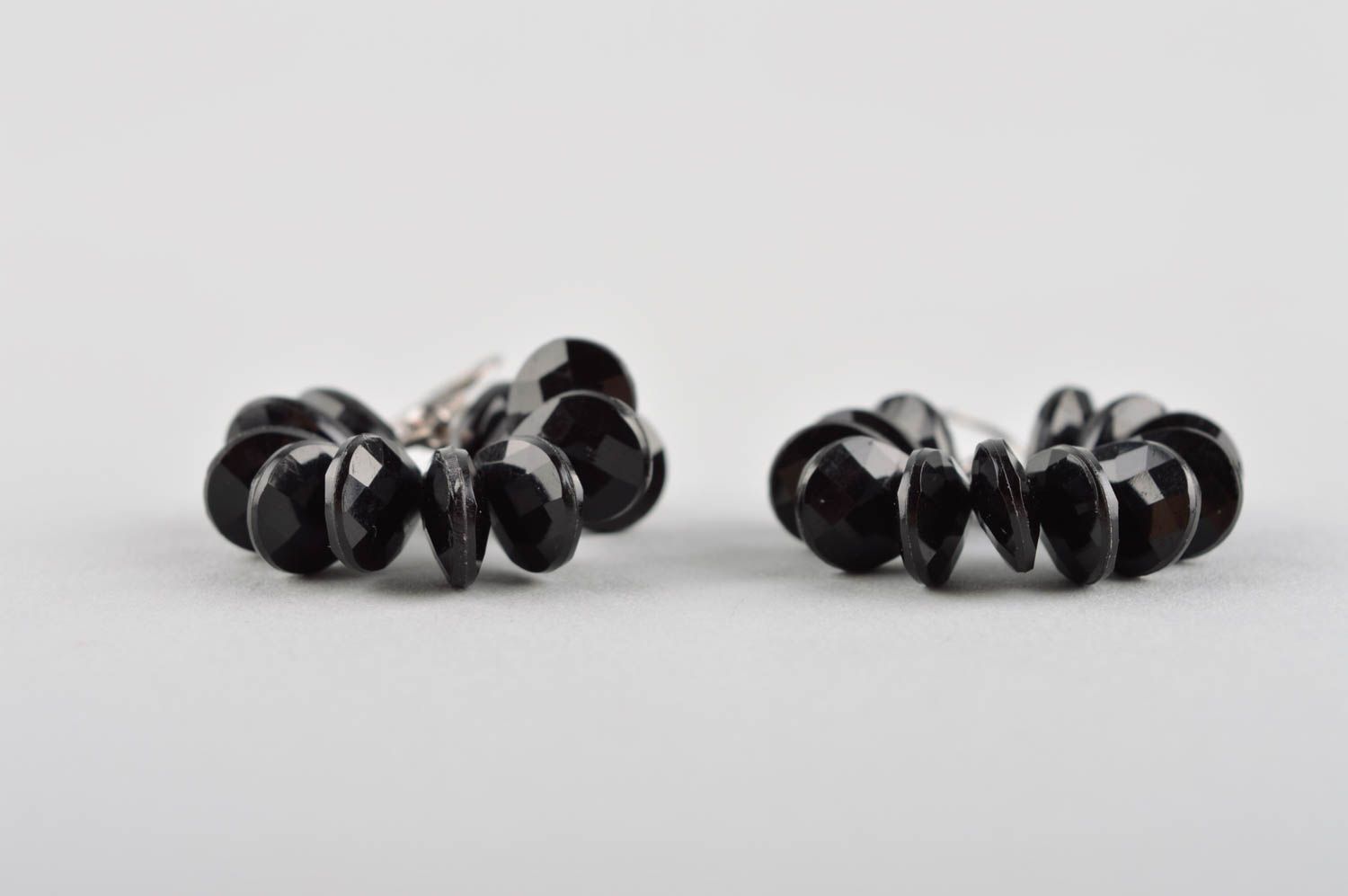 Серьги ручной работы модные серьги черные кольца из пластика авторская бижутерия фото 4