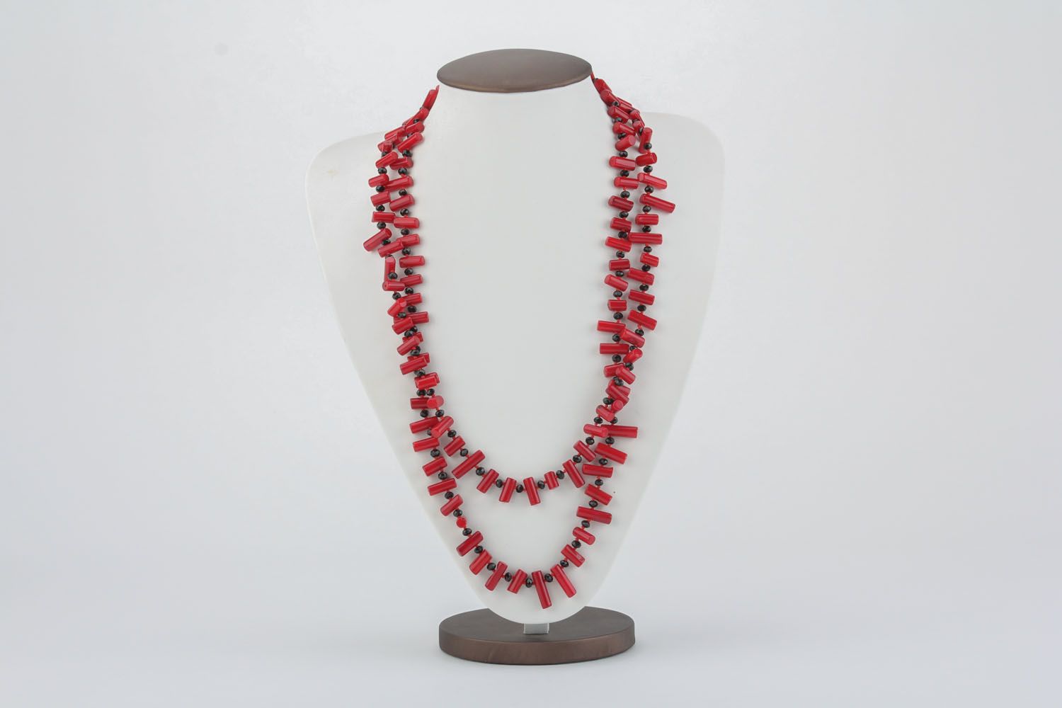 Red necklace made of natural stone photo 1
