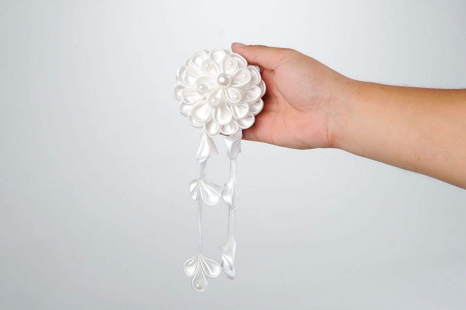 White scrunchy with flower photo 2