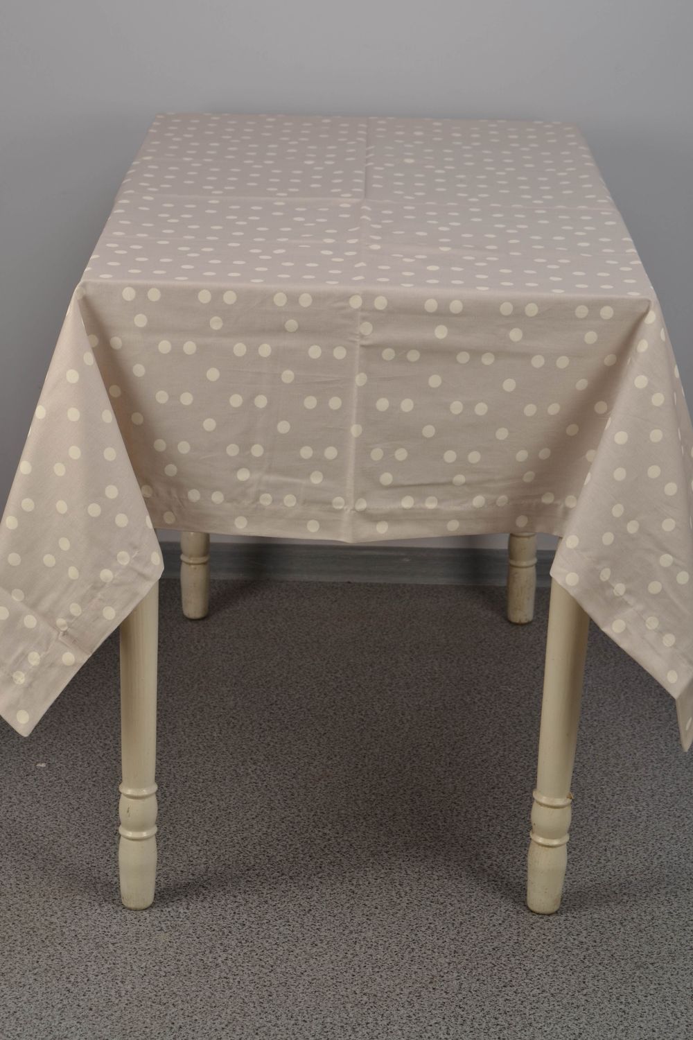 Large polka dot tablecloth photo 2