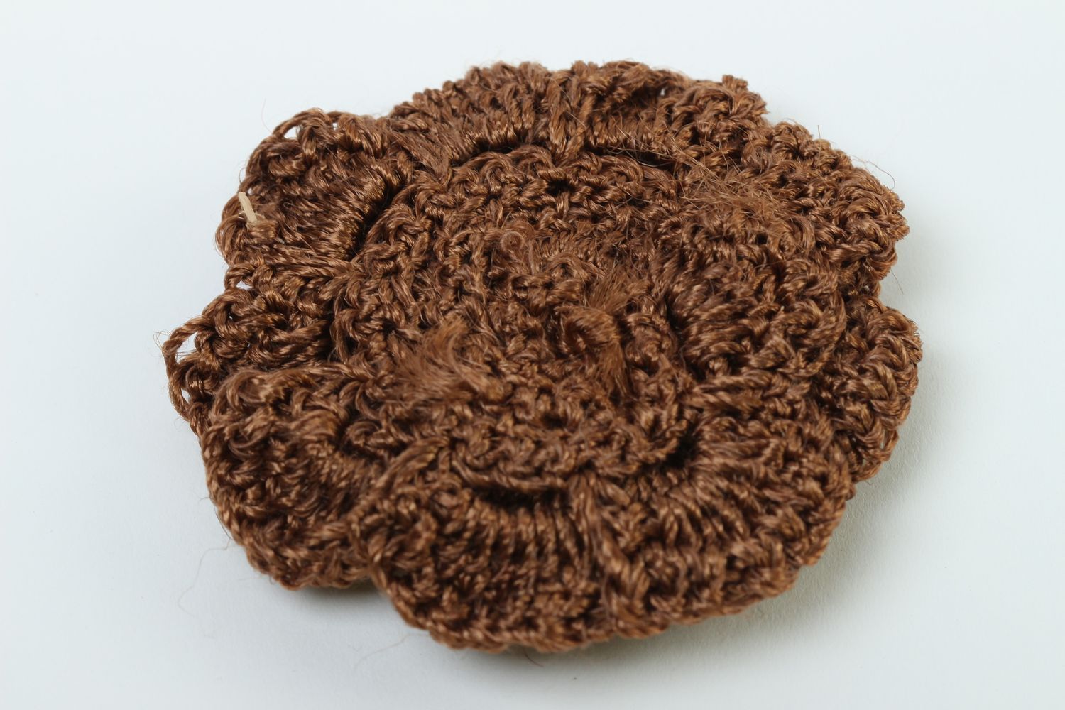 Accesorio para hacer bisutería artesanal flor tejida al crochet regalo original foto 4