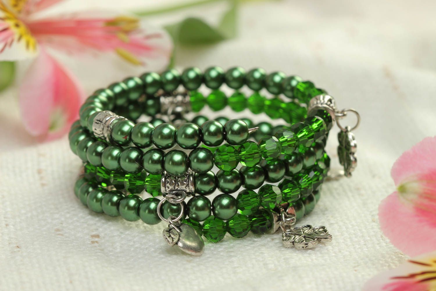Bracelet perles fantaisie vert Bijou fait main spirale Accessoire femme photo 2