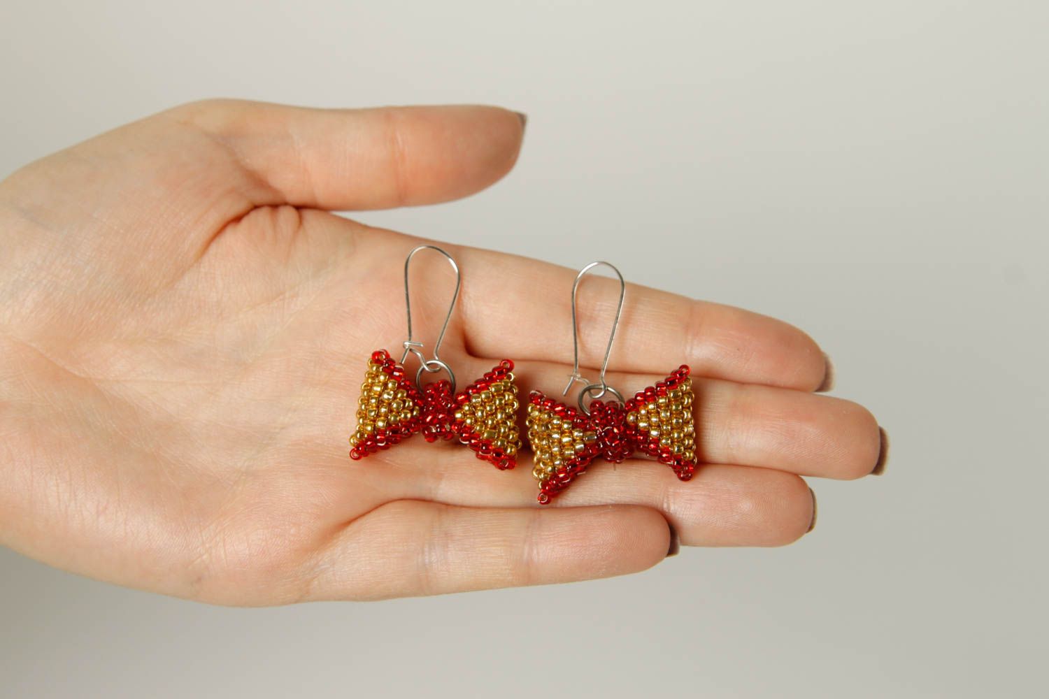 Handmade delicate earrings beaded earrings for women stylish accessories photo 2