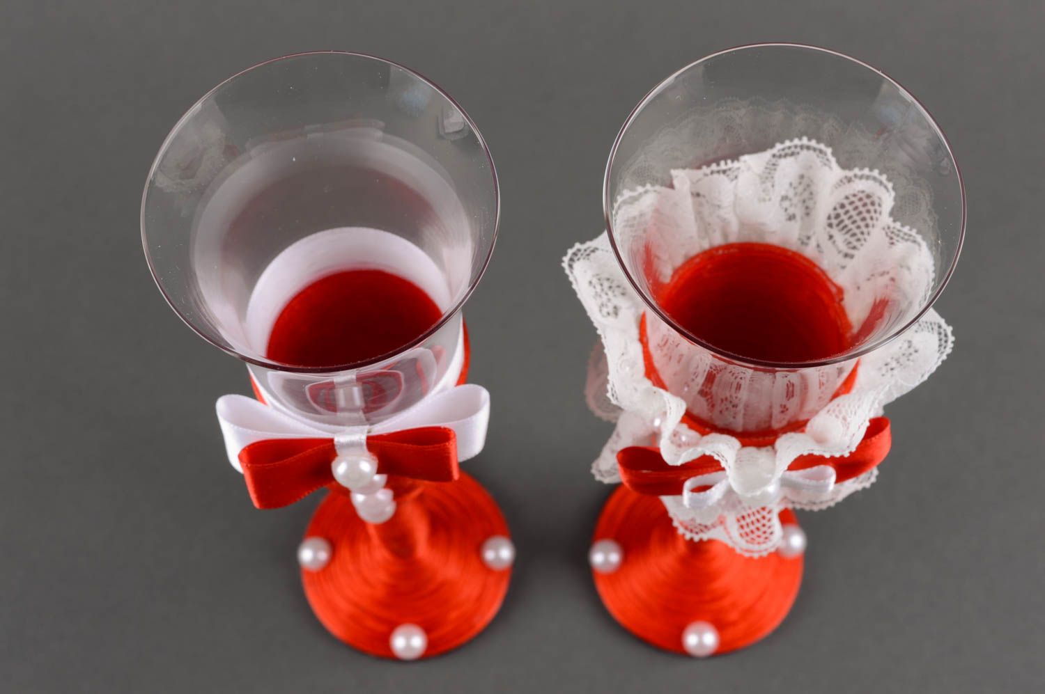 Verres à champagne faits main Vaisselle en verre Idée cadeau rouges 2 pièces photo 5