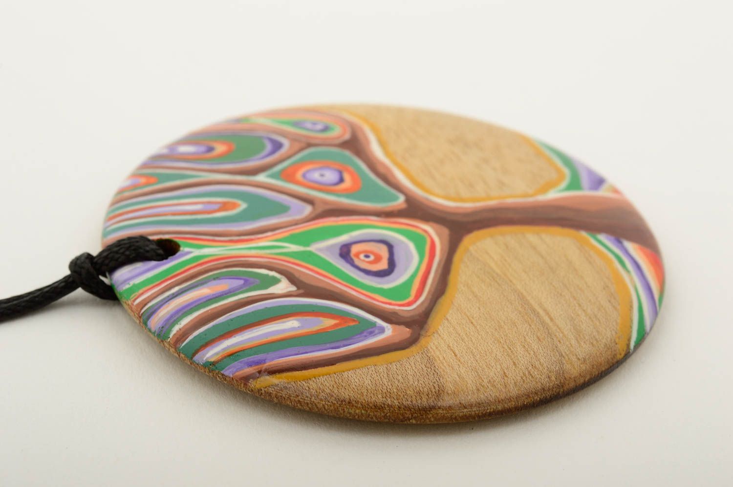 Украшение на шею кулон ручной работы с росписью на шнуре аксессуар из дерева фото 4