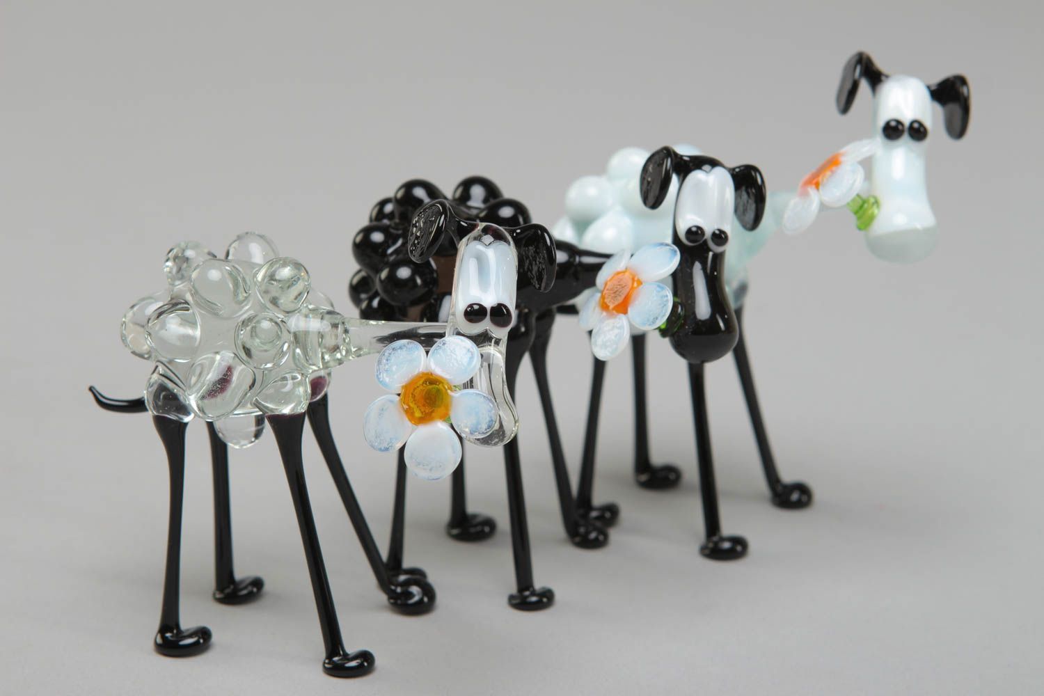 Ensemble de figurines miniatures en verre au chalumeau faites main Trois brebis photo 1