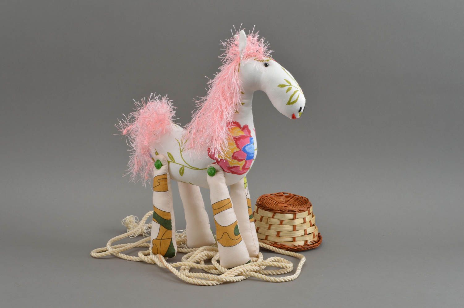 Juguete artesanal de tela e hilos peluche para niños regalo original caballo foto 1