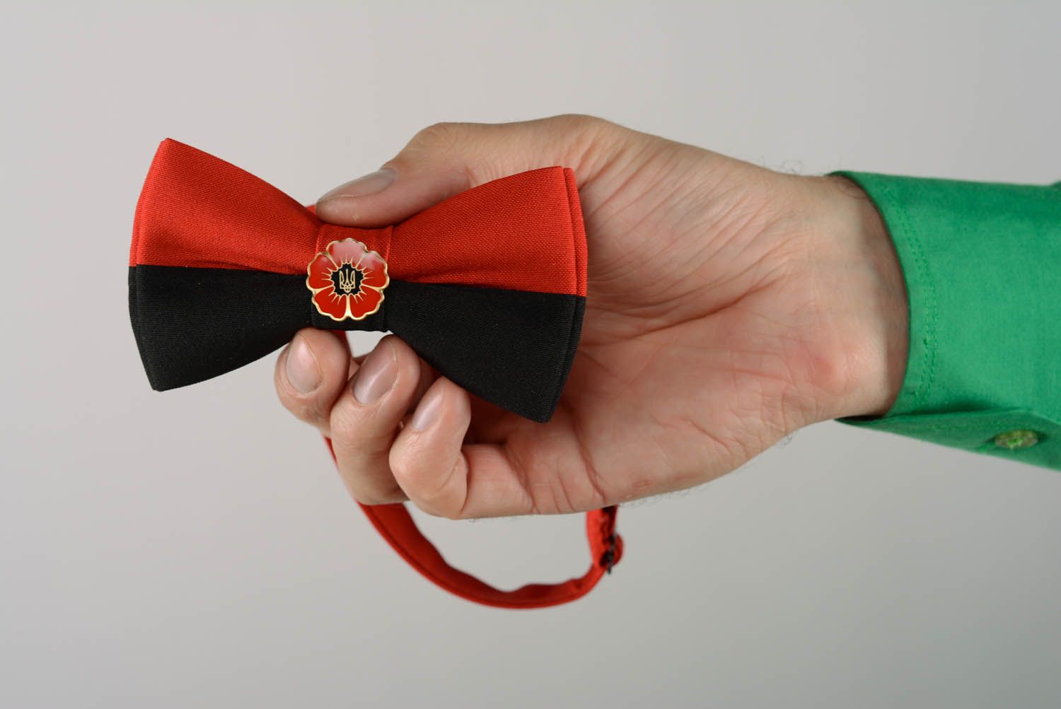Gravata borboleta vermelha e preta feita de gabardine foto 5