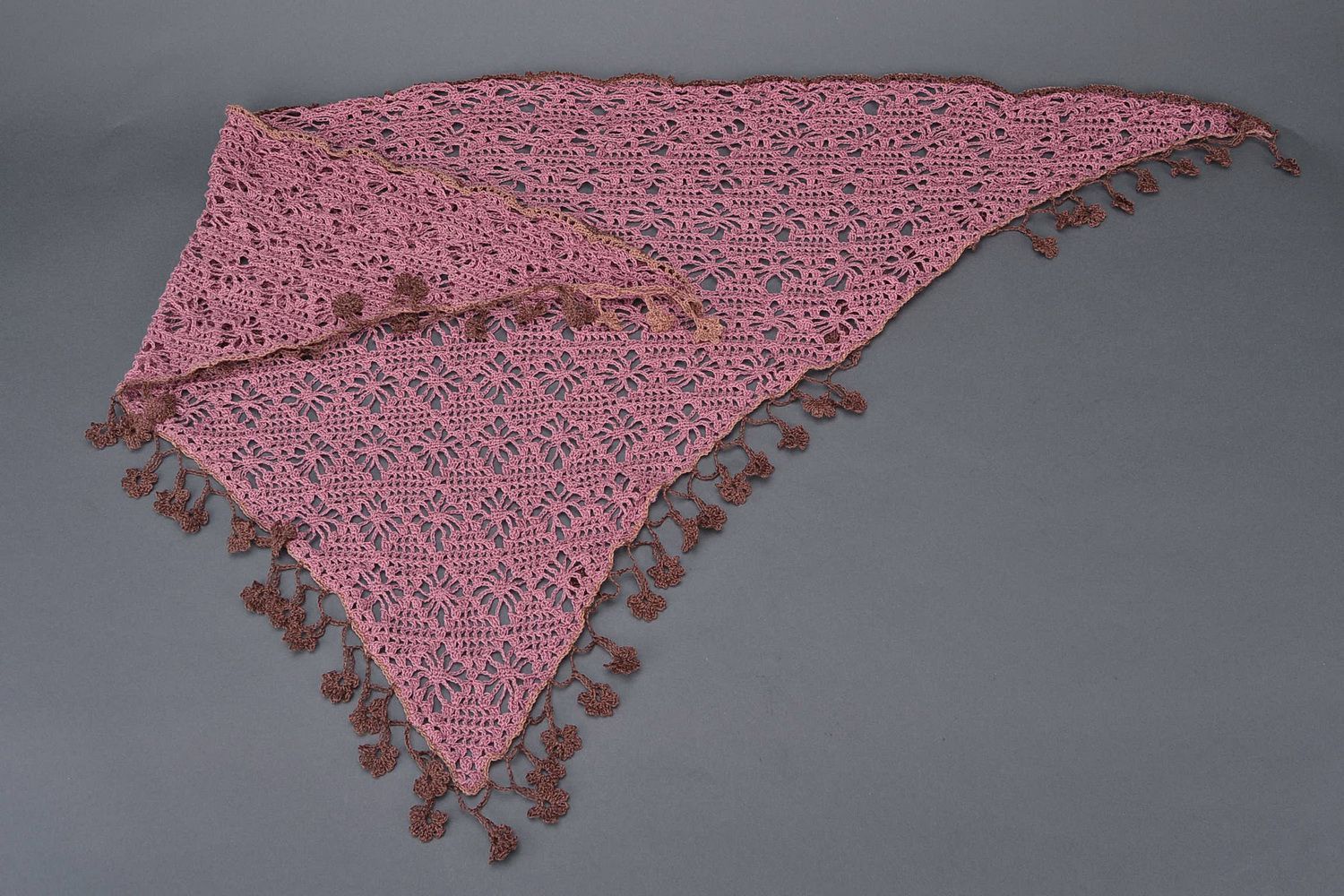 Lace shawl made of woolen yarns photo 2