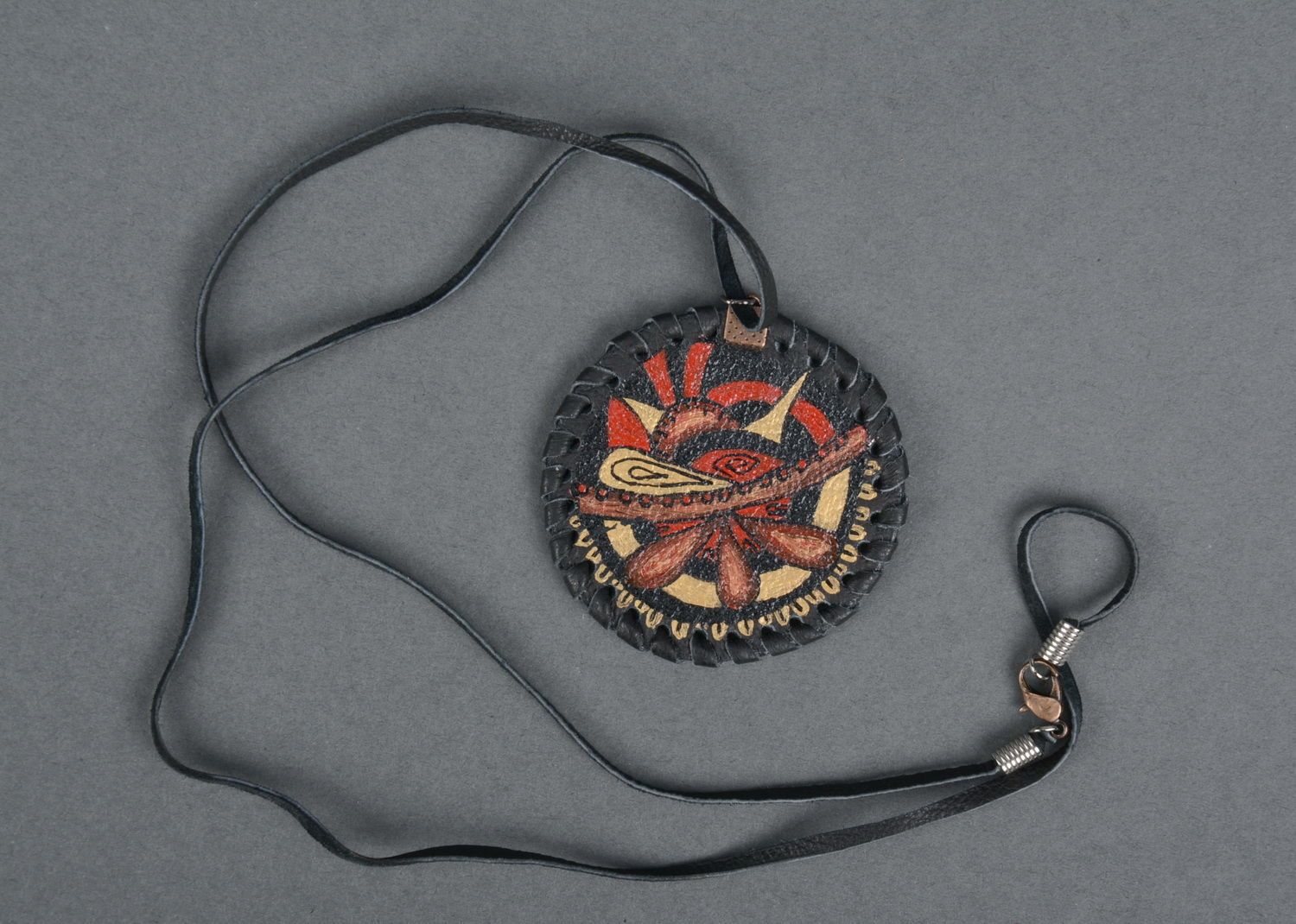 Pendant made of leather in ethnic style photo 1