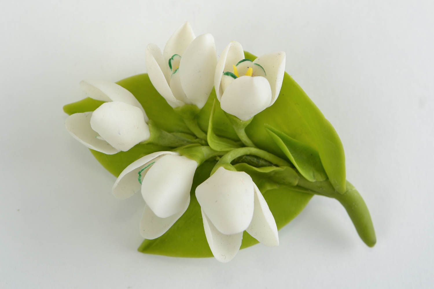 Porzellan Brosche handgemacht in Form von zarten weißen Schneeglöckchen  foto 1