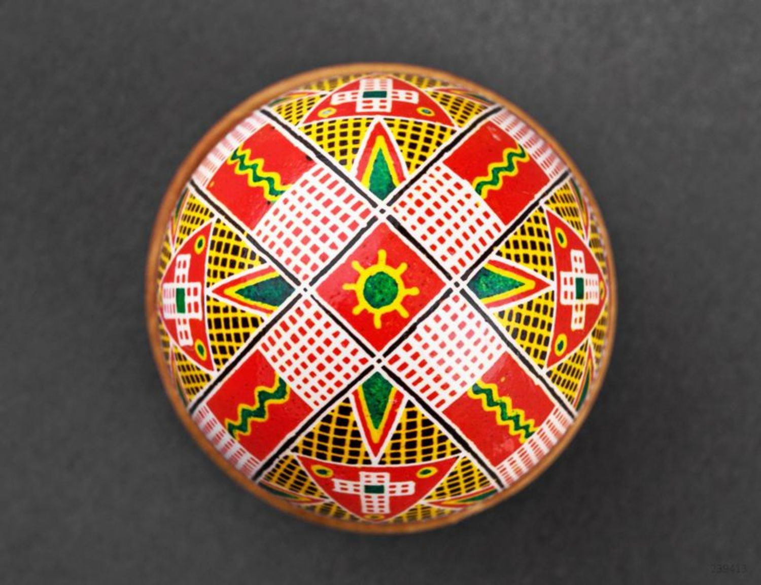 L'uovo pasquale dipinto a mano L'uovo decorativo con ornamento L'uovo ucraino 
 foto 3