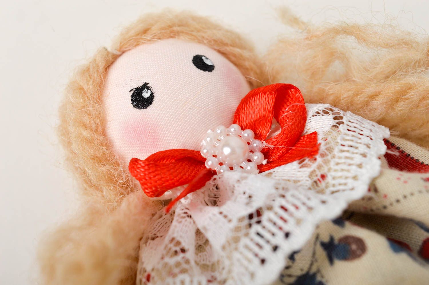 Кукла ручной работы кукла из ткани маленькая авторская кукла с запахом лаванды фото 3