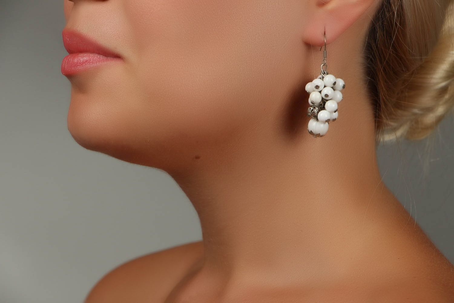 Earrings with white agate photo 5