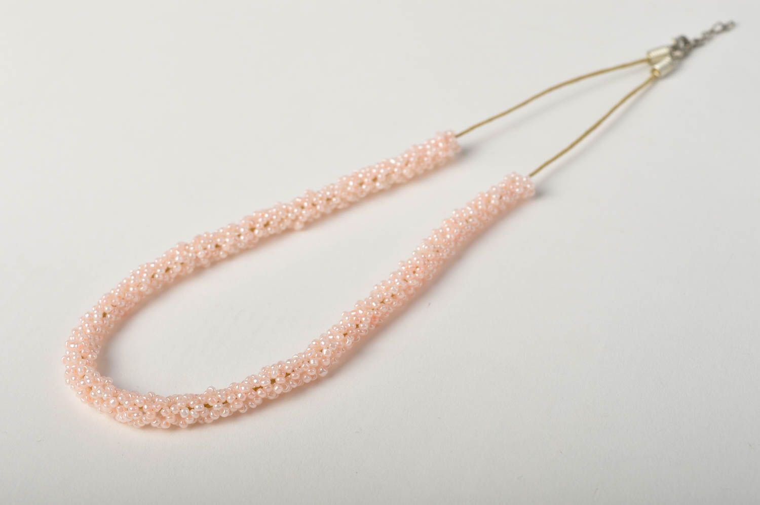 Collier en perles de rocaille Bijou fait main rose clair Accessoire tendance photo 2