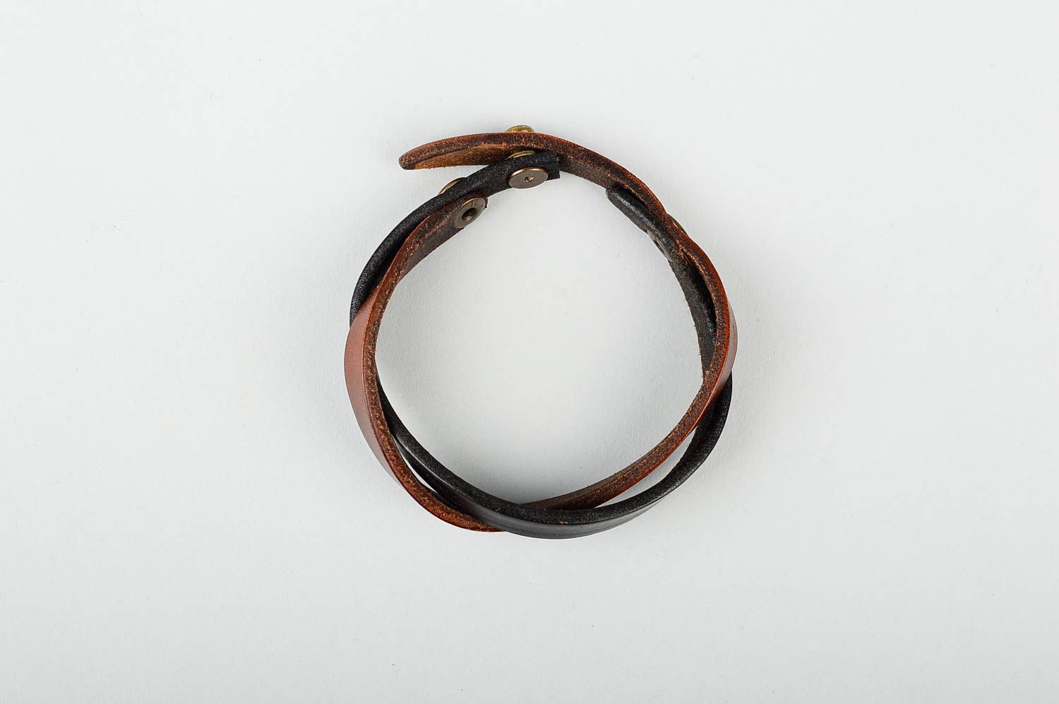 Pulsera de cuero oscuro hecha a mano accesorio para mujer regalo original  foto 3