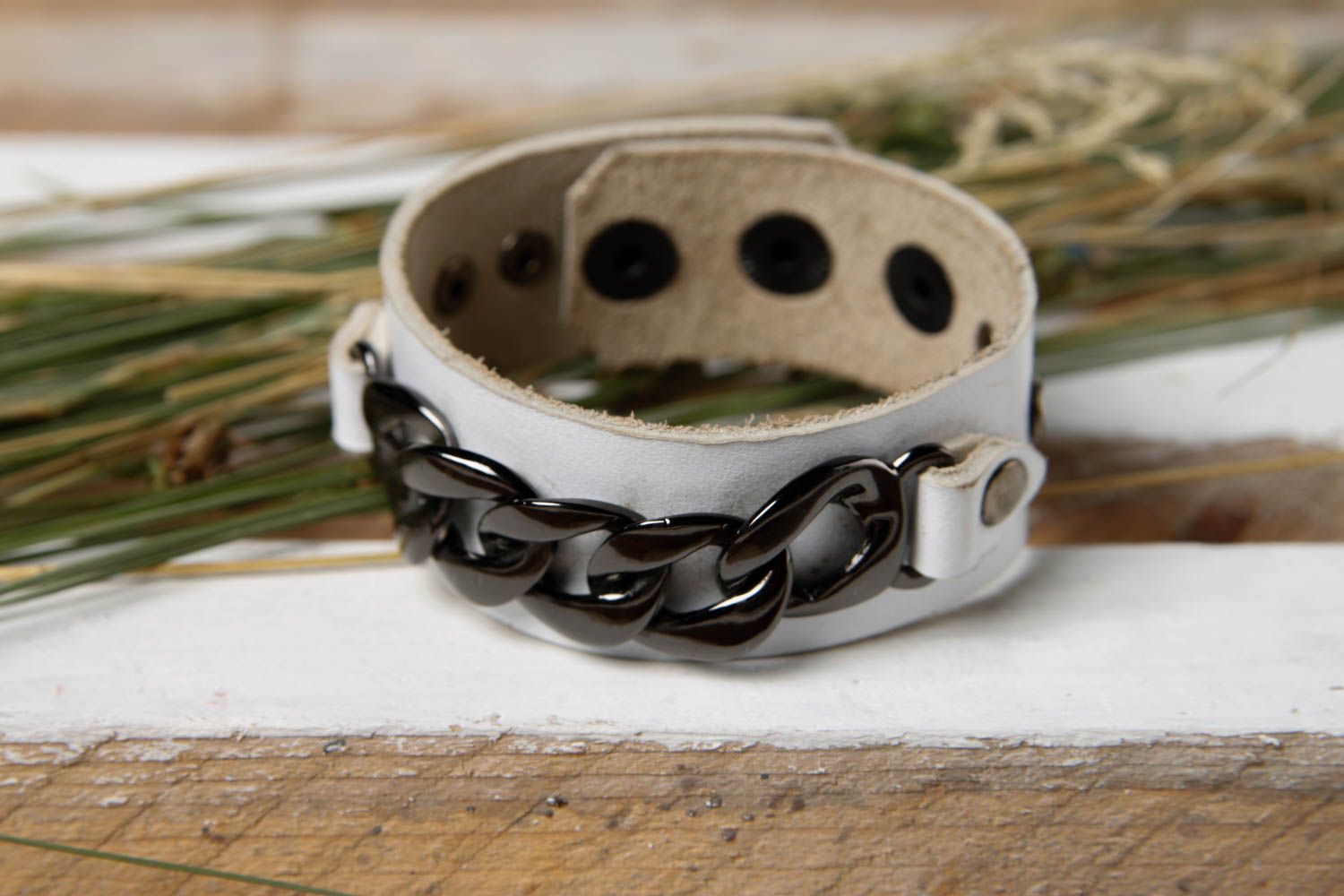 Bracelet cuir naturel Bracelet fait main blanc chaîne en métal Cadeau original photo 1