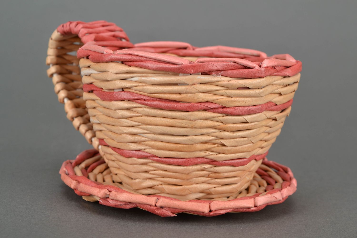 Woven flower pot with saucer photo 3