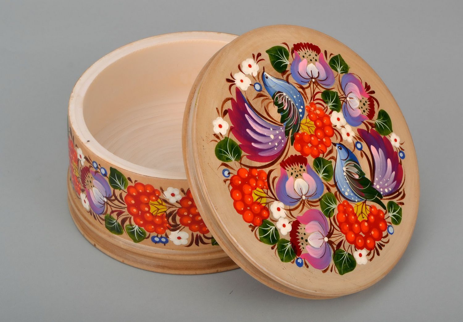 Wooden handicraft box for needlework with hand painting photo 1