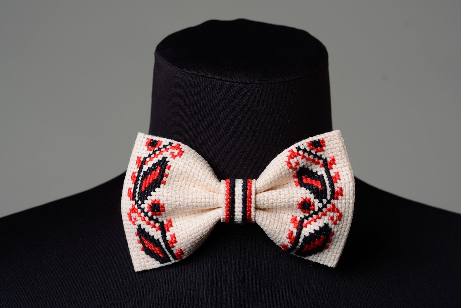 Handmade ethnic fabric bow tie with embroidery photo 1
