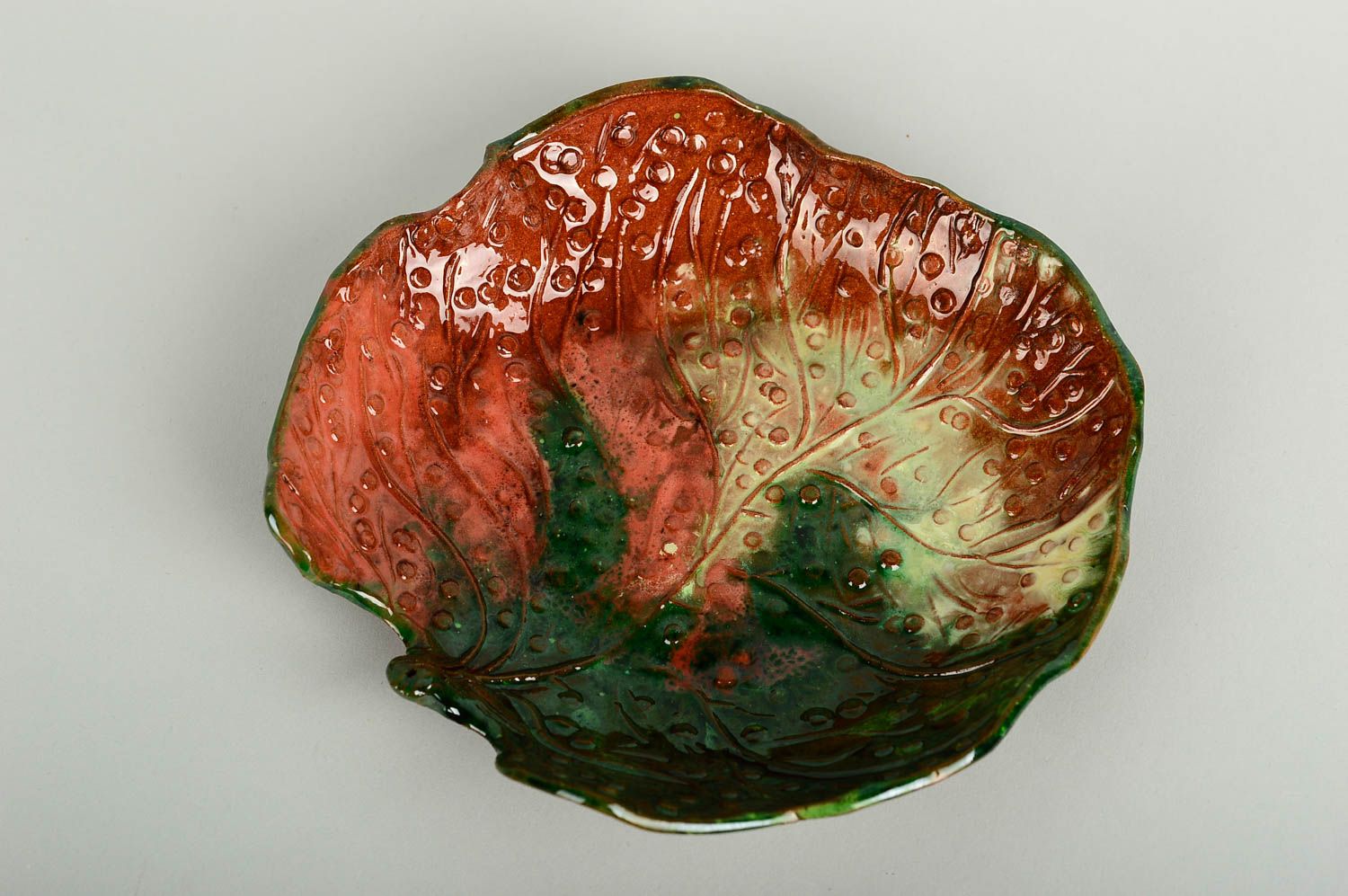 Керамическая тарелка хэнд мэйд глиняная посуда расписная тарелка блюдо листик фото 1