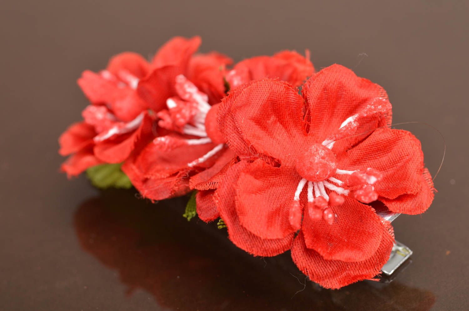 Rote Haarklemme mit Blumen schön grell originell stilvoll handmade für Kinder  foto 2