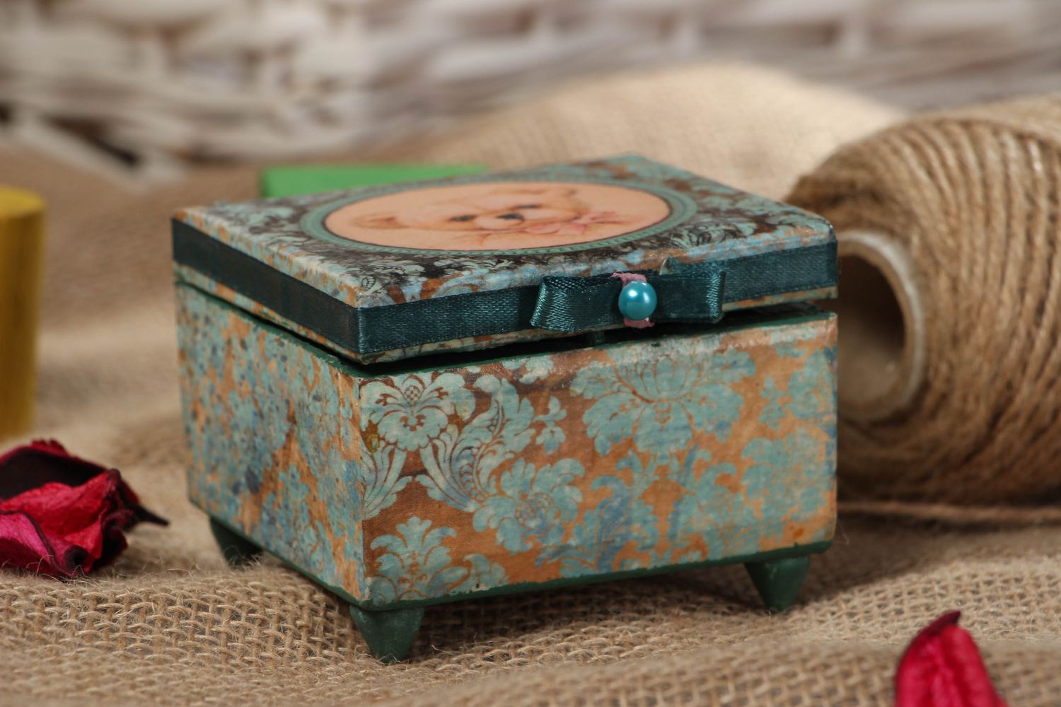 Caja de madera artesanal en técnica de decoupage foto 5