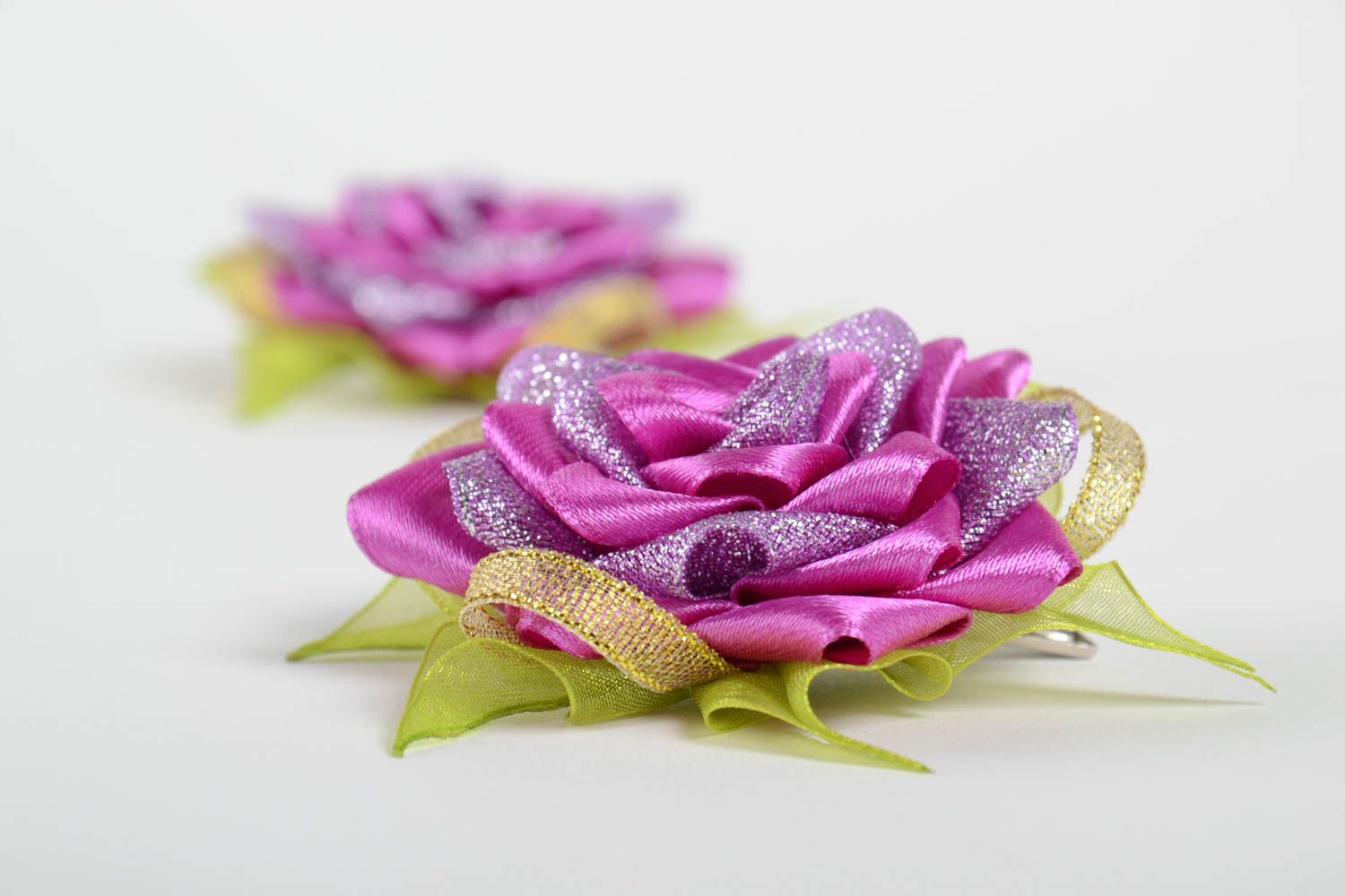 Hair clips in shape of flowers handmade designer accessories stylish hair clips photo 4