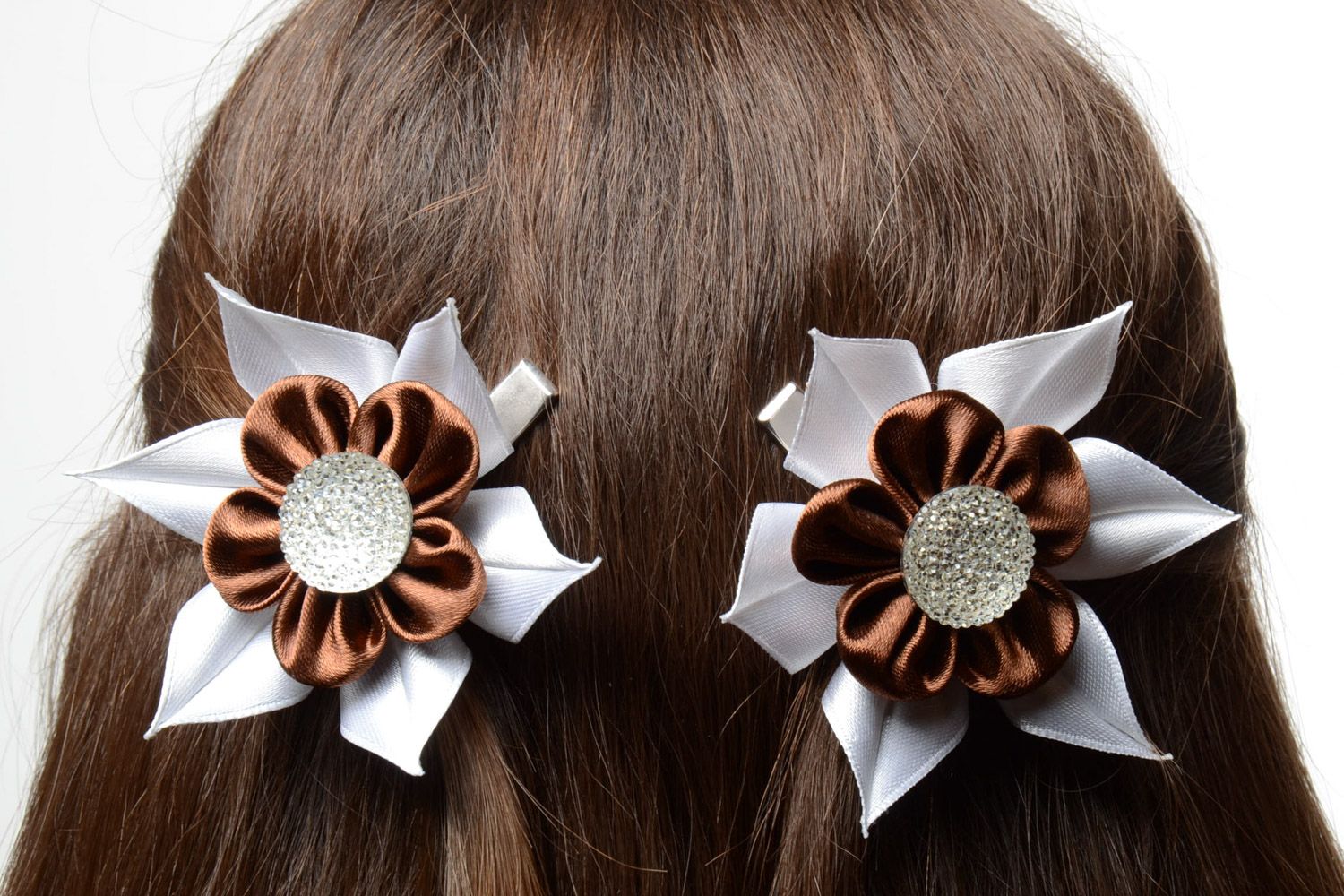 Blumen Haarklemmen Set aus Atlas 2 Stück in Braun und Weiß für Mädchen und Frauen handmade foto 1