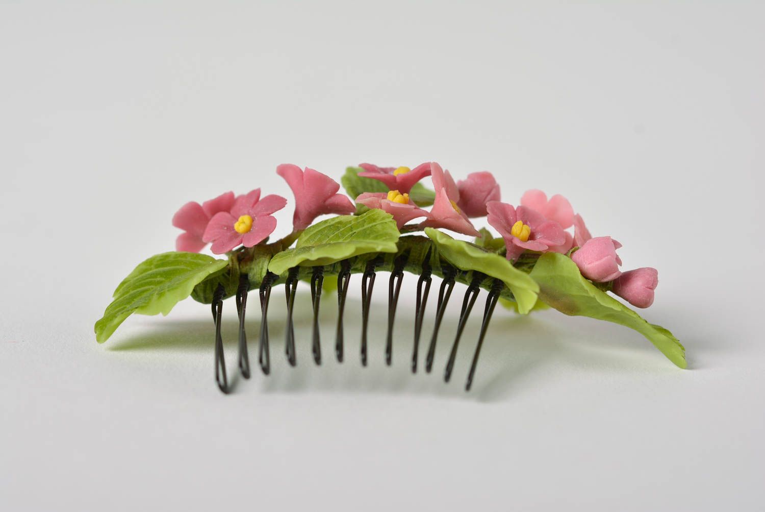 Handgemachter Haarkamm mit Blumen samt Blättern aus Polymerton in Rosa für Damen foto 3