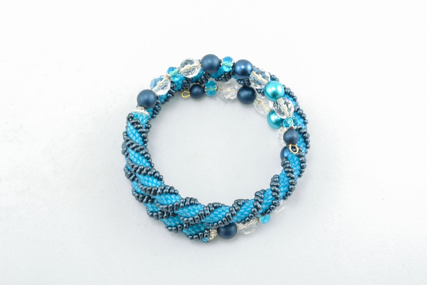 Bracelet en perles de rocaille bleu fait main photo 3