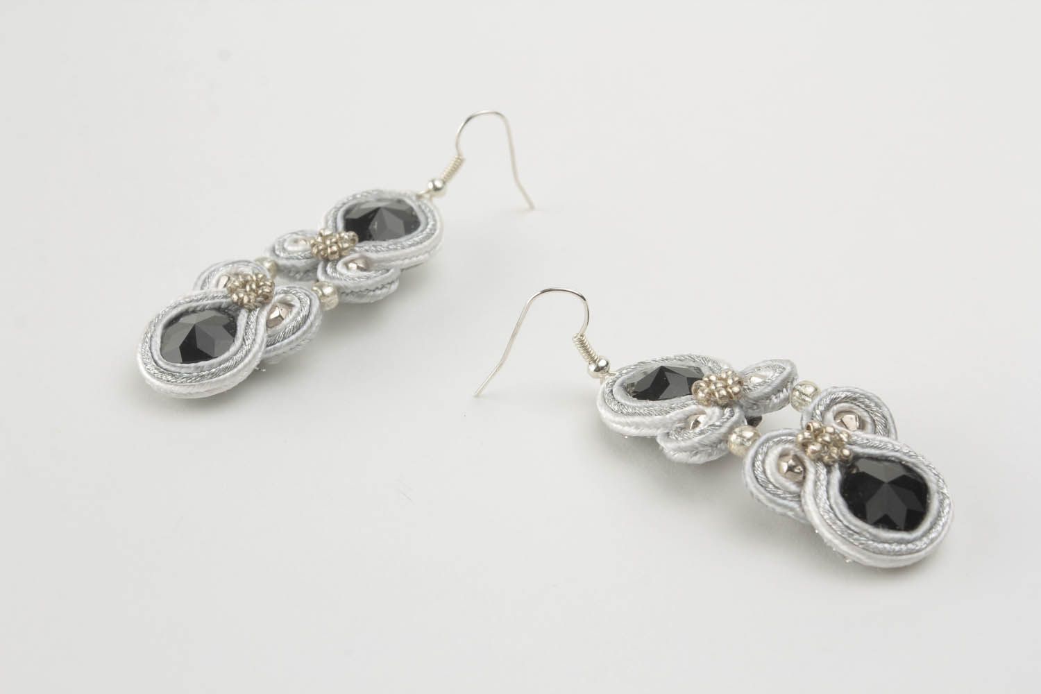 Long earrings with black glass photo 4