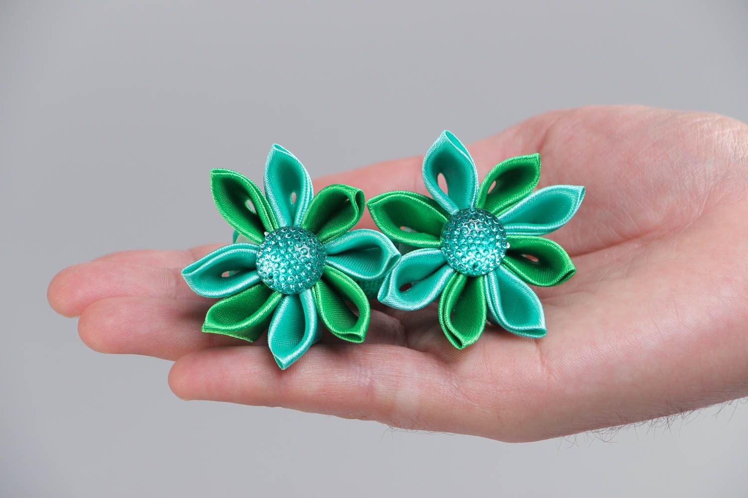 Handmade Haargummi Set aus Atlasbändern 2 Stück in Grün für Mädchen schön foto 5
