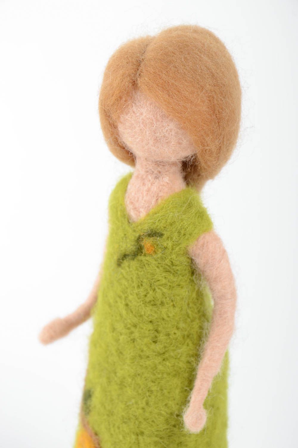 Дизайнерская кукла из шерсти натуральной ручной работы в технике сухого валяния фото 4