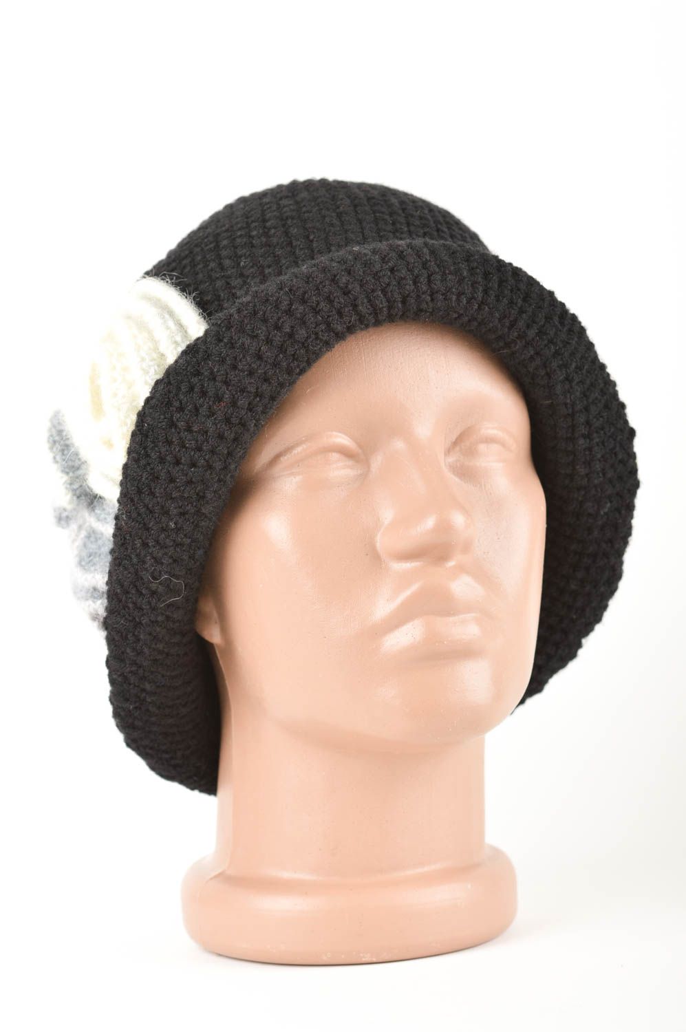 Chapeau femme fait main Cloche chapeau Accessoire femme noir et blanc design photo 1