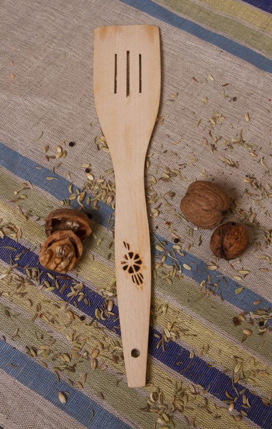 Wooden spatula with cuts and florets photo 1