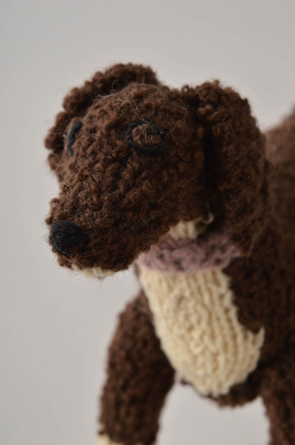 Muñeco artesanal juguete tejido con carcasa decoración de hogar perrito marrón  foto 3