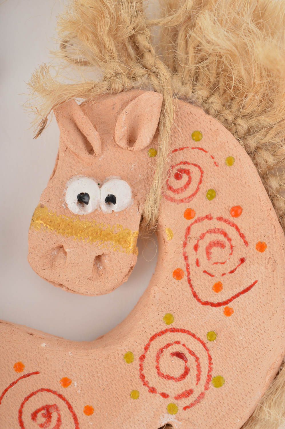 Игрушка лошадка украшение для дома ручной работы игрушка из глины красивая  фото 2