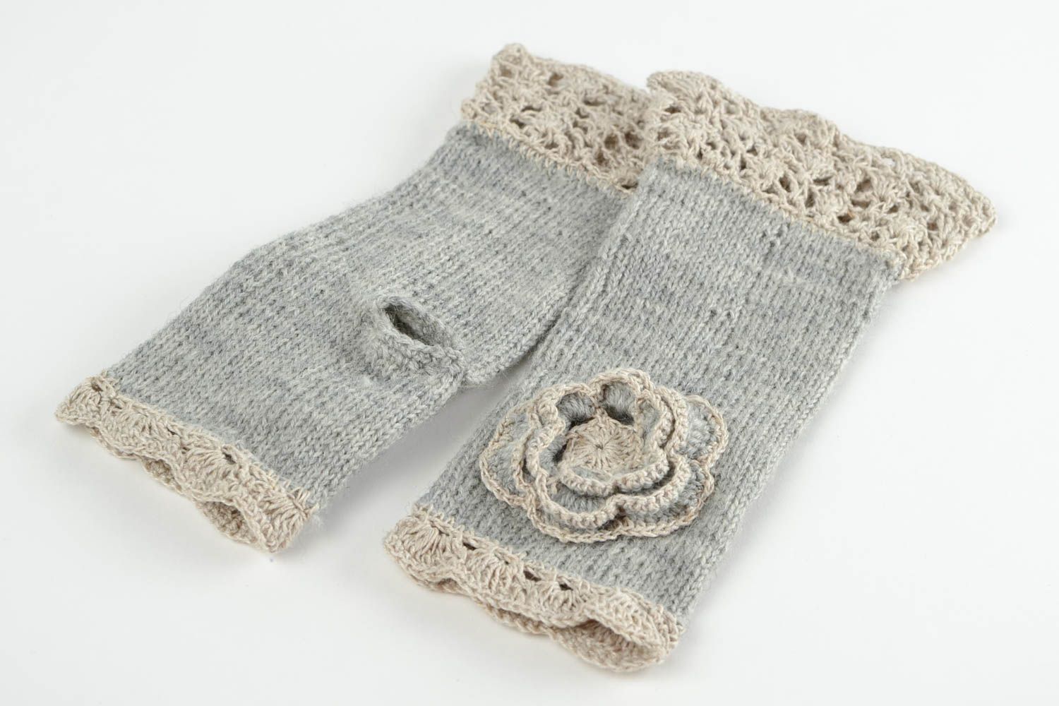 Mitaines tricot faites Gantes mitaines Accessoire femme gris crochet ajourées photo 3