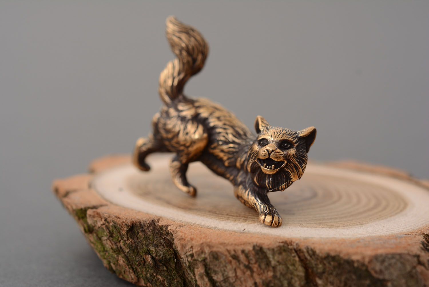 Bronzefigur Katze auf der Jagd foto 5